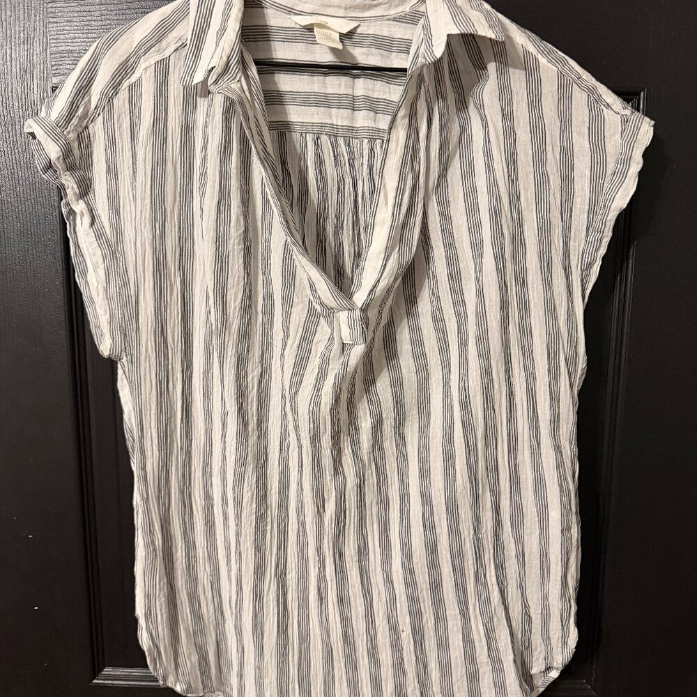 Womens H&M Vneck Blouse Light Gauzy Knit White Black Medium